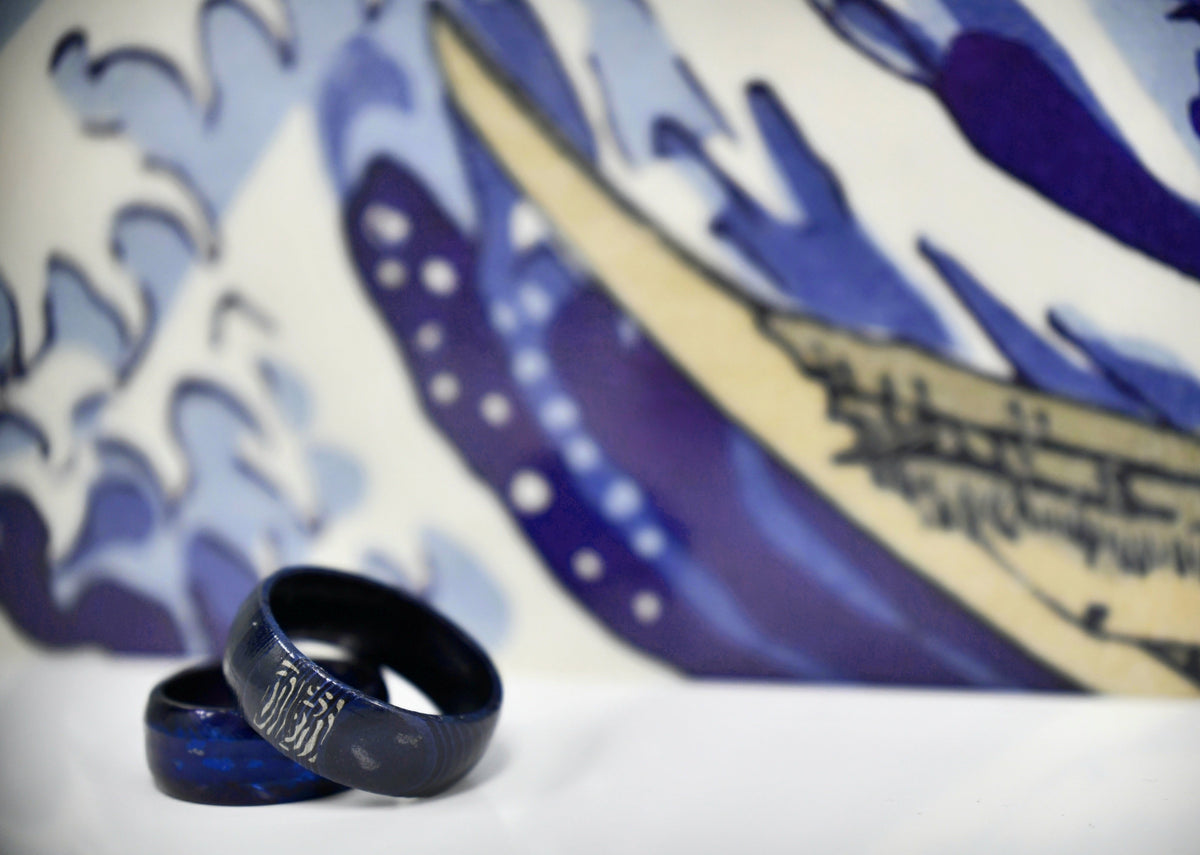 船の浮彫りアートガラスプレート｜金と青の優雅な輝き 鈴木政輝 『青い潮路』 ｜骨董品買取 緑和堂